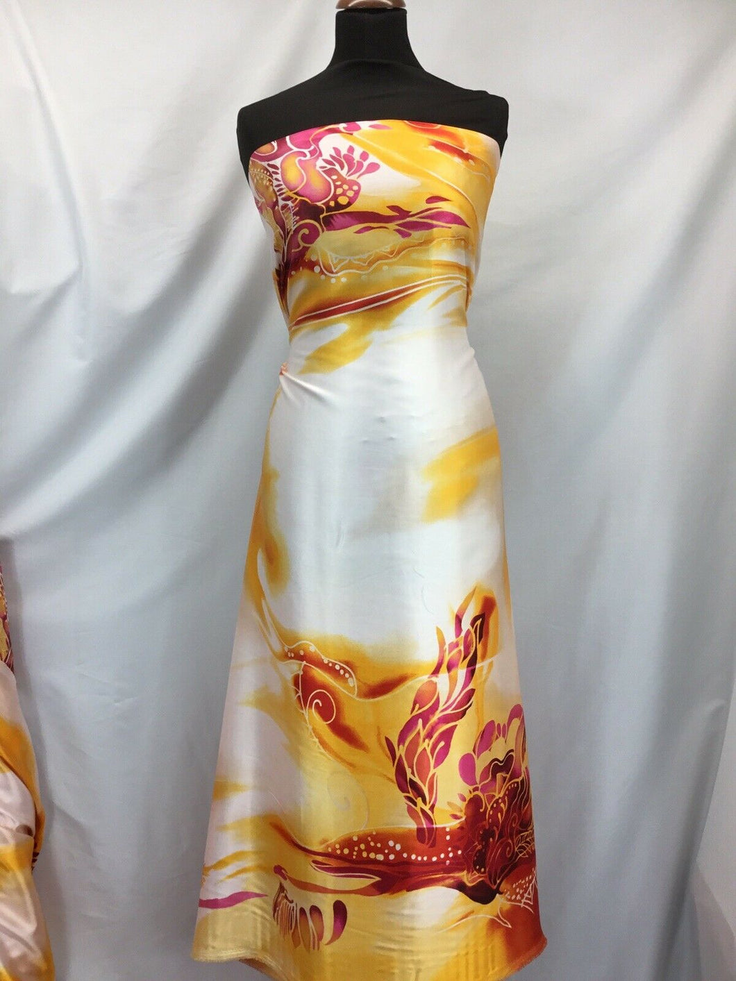 NEW Gorgeous High Class Designer Summer Flames Satin Print Fabric Material 44