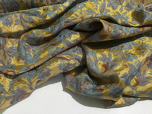 Load image into Gallery viewer, New Italian Floral Light Weight BROCADE GORGEOUS JACQUARD Fabric Dress Costume