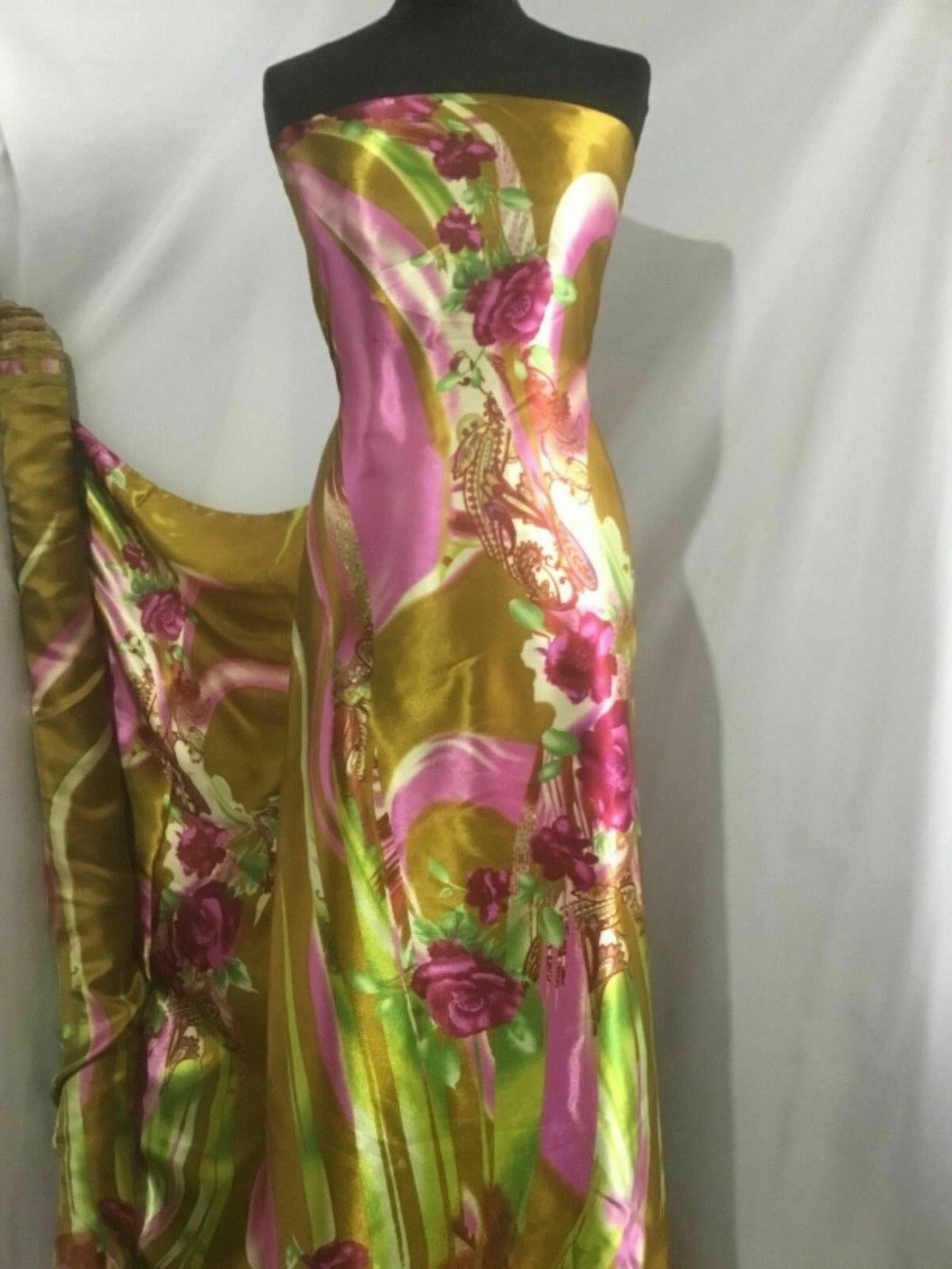 New Fabulous Designer Soft Floral Satin Print Fabric 57''145cm Dress Art Garment